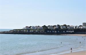 Maisons de vacances Beautiful Home In Royan With Wifi : photos des chambres
