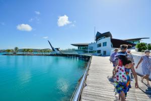 Yacht Club 33 Serenity House Ocean Views 2 Buggies
