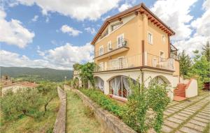 Two-Bedroom Apartment In Sorana Pescia Pt