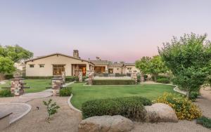 Private Pool & Hot Tub, Retreat - Large Luxury Smart Home