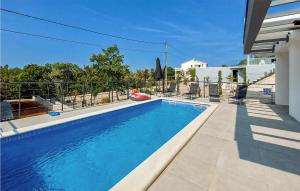 Lovely Home In Reburici, Trget