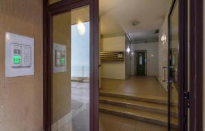 3 Bedroom Cozy Apartment In Pescara