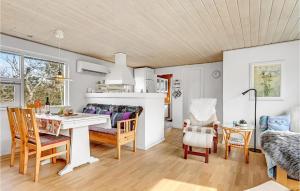 3 Bedroom Amazing Home In Glesborg