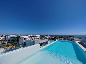 Apartment 2Br steps away from 5ta, Pool, Lundry & GYM By Yeah