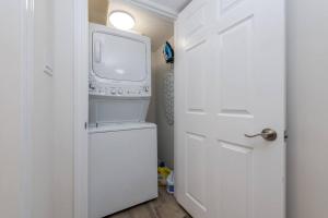 Modern & Cozy 1 Bedroom with fast Wi-Fi, BBQ & Patio