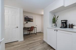 Modern & Cozy 1 Bedroom with fast Wi-Fi, BBQ & Patio