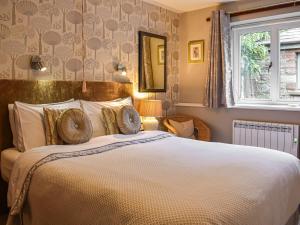 Riverbank Cottage