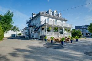 Chambre 306 de lhôtel Victoria confortable et moderne