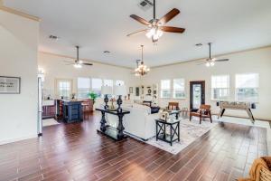 Modern Farm House 2B 2B KING Bed