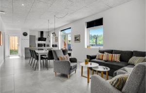 Beautiful Home In Ebeltoft With Sauna