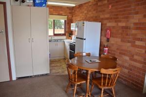 Anglers Lodge 4 - bring your own linen