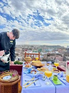 Riad Hamad Tijani - 伊穆泽尔杜坎达