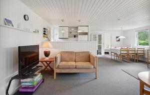 Gorgeous Home In Hadsund With Kitchen