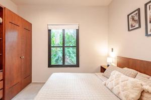 Catamaran Condo in Kam Na Ha