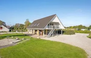 Beautiful Apartment In Glesborg - Bønnerup Strand