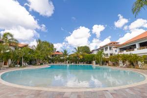 Coastal Luxury 2-Bed w Pool Access in Paraiso Bayahibe