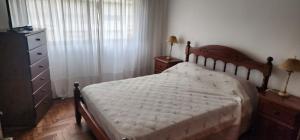 Depto 3 ambientes 2 baños con cochera zona Shopping Aldrey