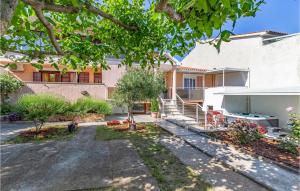Cozy Home In Pula With Jacuzzi 