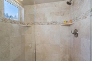 Fabulous condo close to Chair lifts 1 and 10 in Meadows Area
