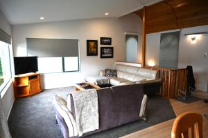 Frankton House - Queenstown Holiday Home