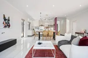 Spacious 5 Bedroom Family Retreat in Franklin - Bywong