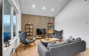 Gorgeous Home In Thyholm With Wifi