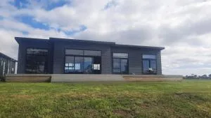 Hosts on the Coast Takapu Bach - Matarangi