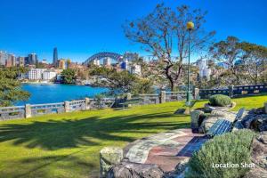 2 Bedroom Sydney Harbour Opera House Waterview