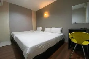 Lings Guesthouse - Kampung Boyan