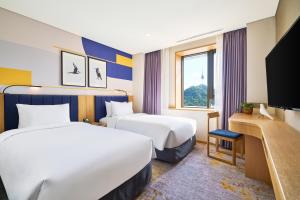 2 Single Deluxe Mountain View Lounge Access