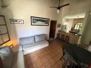 Casa 157 - 150 metros da praia das Toninhas, ideal para 6 a 8 pessoas, aceita pets