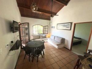 Casa 157 - 150 metros da praia das Toninhas, ideal para 6 a 8 pessoas, aceita pets