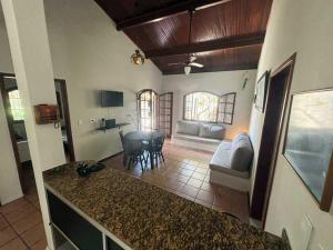 Casa 157 - 150 metros da praia das Toninhas, ideal para 6 a 8 pessoas, aceita pets