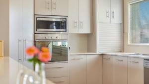 Whataview - Umina Beach