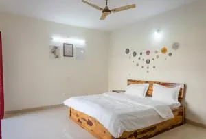 2BHK Private Apartment with Pool access - Orlim