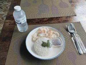 คาเฟ่ เดอ แจ่วบอง รูมแอนด์เซอร์วิส