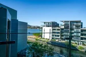 Modern studio with free wifi and parking - Kingston 