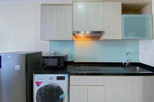 Best Choice and Minimalist Studio Room Menteng Park Apartment By Travelio