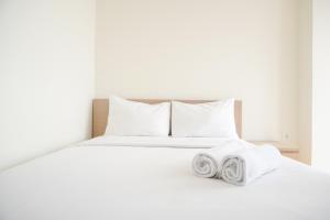 Comfort and Minimalist Studio Menteng Park Apartment By Travelio