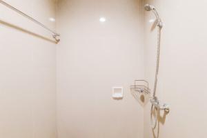 Best Deal Studio at Tree Park City BSD Apartment By Travelio