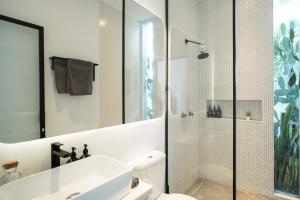 Villa Reif 2 Canggu, Luxury poolvilla, 2 bedrooms, 100m2, near beach, central & quiet location