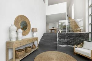 Luxurious 5 bedroom home 500m to Alexandra Headland beach