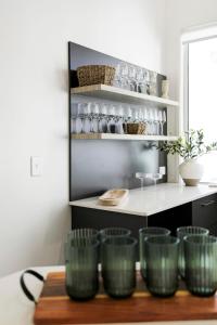 Luxurious 5 bedroom home 500m to Alexandra Headland beach