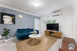 Manly Beachside 2-Bed Apartment in Spacious House - Manly 