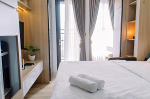 Nice and Fancy Studio at Transpark Bintaro Apartment By Travelio