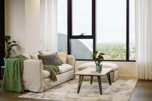 Trio Box Hill - Lux 3BR Penthouse Beauty w parking