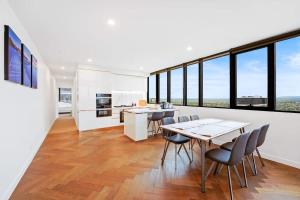 Trio Box Hill - Lux 3BR Penthouse Beauty w parking