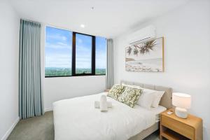 Trio Box Hill - Lux 3BR Penthouse Beauty w parking