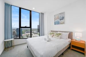 Trio Box Hill - Lux 3BR Penthouse Beauty w parking