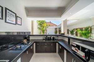 Semera - Luxury Villa with a Spacious Pool in the Prime Location